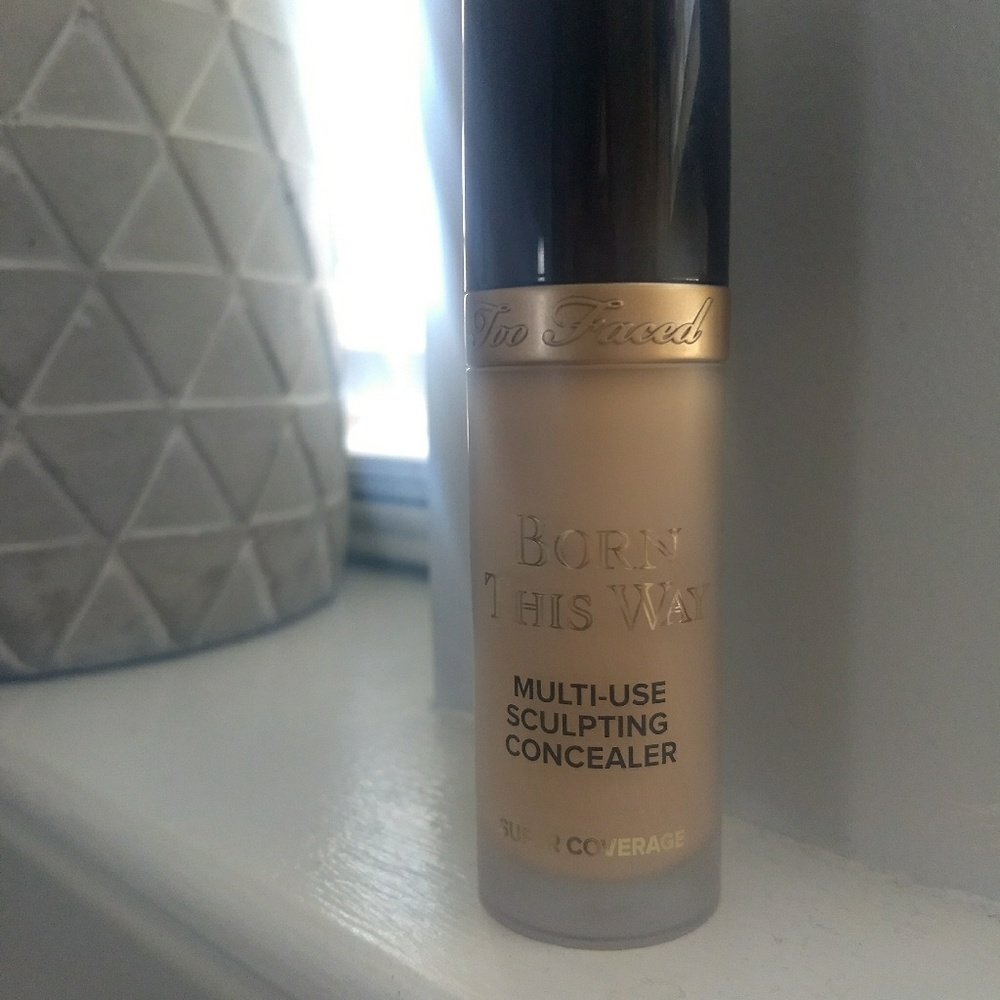 Born this Way Multi-Use scultping concealer